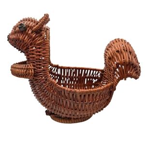Vintage Wicker Squirrel Woven Basket Candy Cottagecore Cabin Nuts